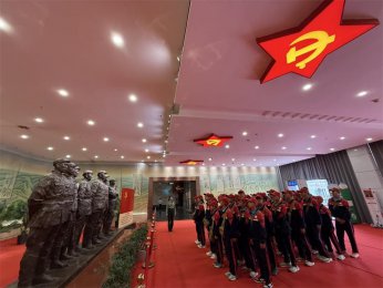 从贫困家庭走访到红军纪念馆参观，李锋夏令营意义深远