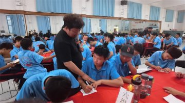 养育孩子似闯“迷雾阵”，拆解情绪炸弹，做智慧领航者！