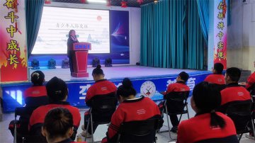 叛逆期孩子闹得父母头大？“先搞关系后提意见”这招，效果绝了！