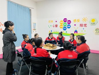 孩子懒散拖延，家长愁眉不展，李锋教育放手教育给家长希望！