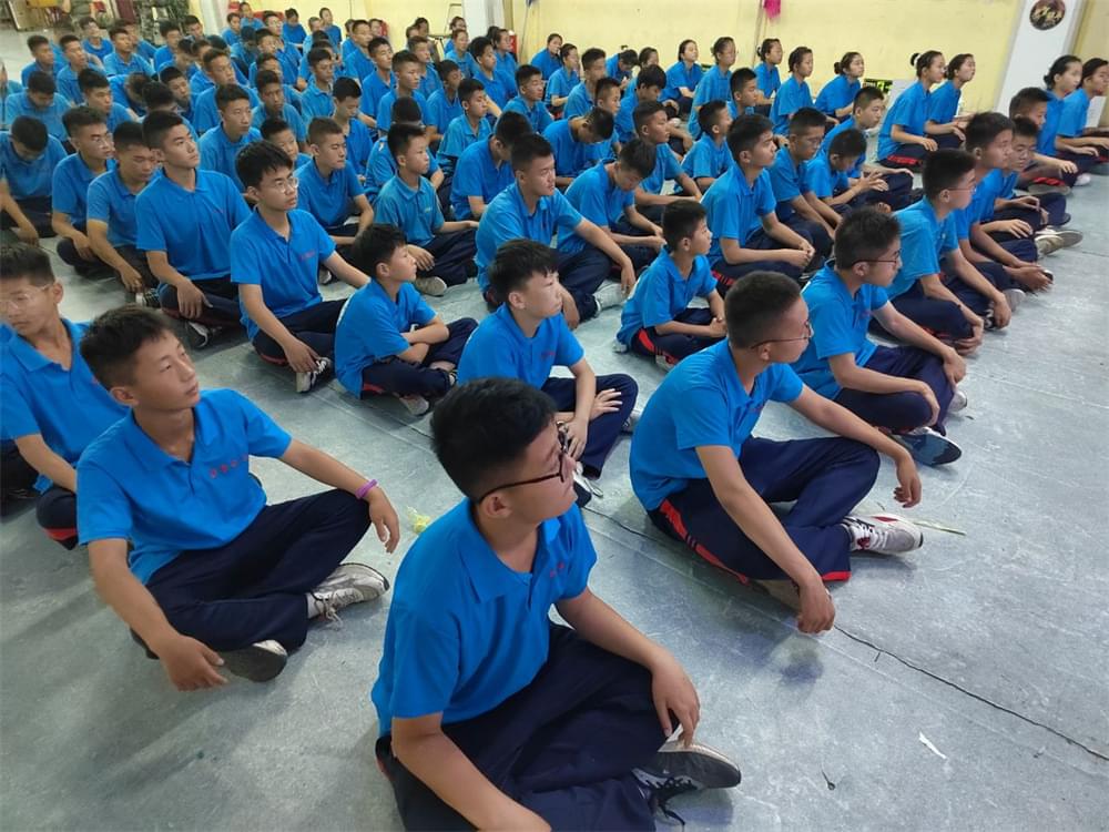 孩子玩手机难把控?“三约”出马,轻松搞定 孩子玩手机难把控?“三约”出马,轻松搞定_www.hnlfjy.com.cn