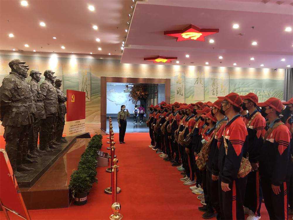 别让手机“偷走”未来!每天2小时的陷阱,正在摧毁孩子的健康与大脑 别让手机“偷走”未来!每天2小时的陷阱,正在摧毁孩子的健康与大脑_www.hnlfjy.com.cn