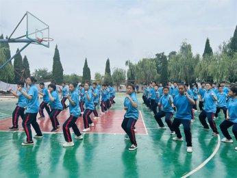 专注赋能，点亮璀璨人生——李锋教育 2025 年 11 月第 1 周特色课程纪实