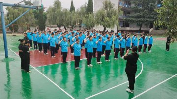 孩子休学：是“报仇”阴谋，还是“报恩”成长仪式的神秘开端？