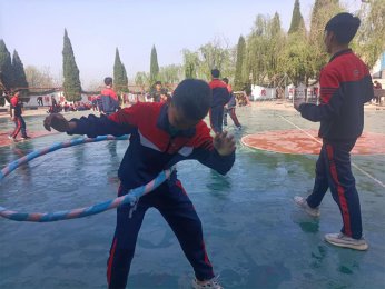 孩子沉迷手机不上学“追光”：是逃避现实压力的心理“避风港”？