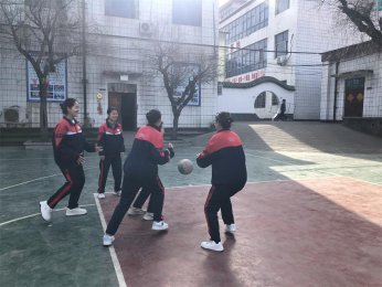 孩子抗拒上学，别急着贴“病”标签，先完成这场自我反思