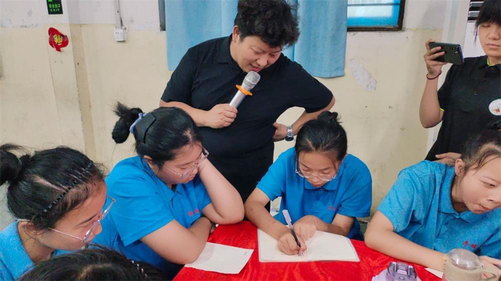 孩子叛逆真相:物质堆砌的童年,缺失的到底是哪块心灵拼图? 孩子叛逆真相:物质堆砌的童年,缺失的到底是哪块心灵拼图?_www.hnlfjy.com.cn