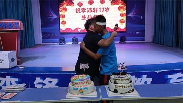 离离原上谱！李锋教育圣诞课：1小时让孩子从＂我的＂变＂我们的＂！