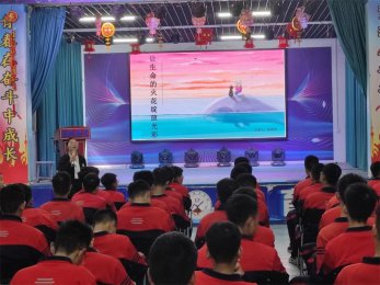 2026开挂指南！李锋教育新课曝光，现在上车还来得及！