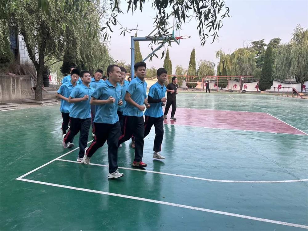 ‌“爱得太多，反而成了伤害”：5种过度付出，正在毁掉孩子的未来_www.hnlfjy.com.cn