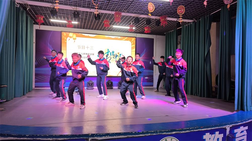 青少年‌初二阶段：情绪管理比成绩更重要的成长关键‌_www.hnlfjy.com.cn