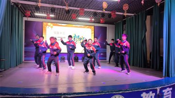 青少年‌初二阶段：情绪管理比成绩更重要的成长关键‌