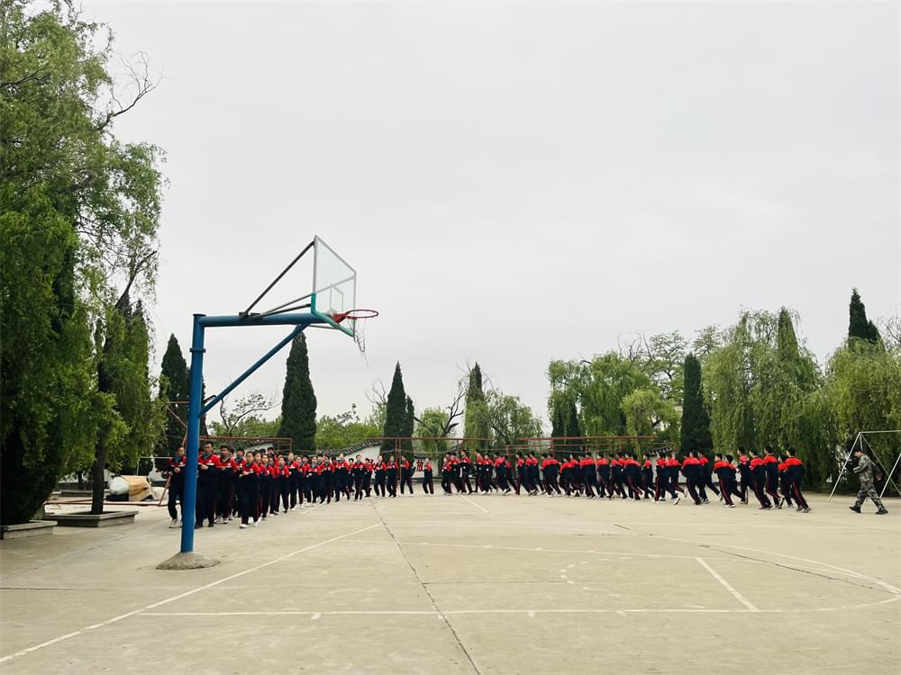 初三孩子厌学休学、沉迷手机：父母的忽视正在毁掉下一代_www.hnlfjy.com.cn