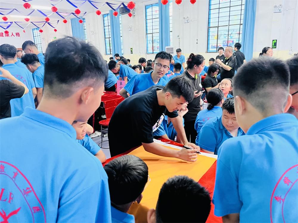 孩子青春期叛逆？心理学家：问题可能出在父母身上_www.hnlfjy.com.cn