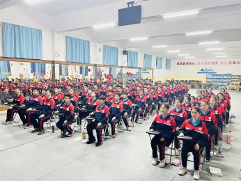 破解亲子沟通困局：3招让孩子主动对你敞开心扉
