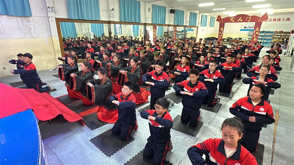当孩子说＂同学都有手机＂：一场关于成长与信任的对话_www.hnlfjy.com.cn