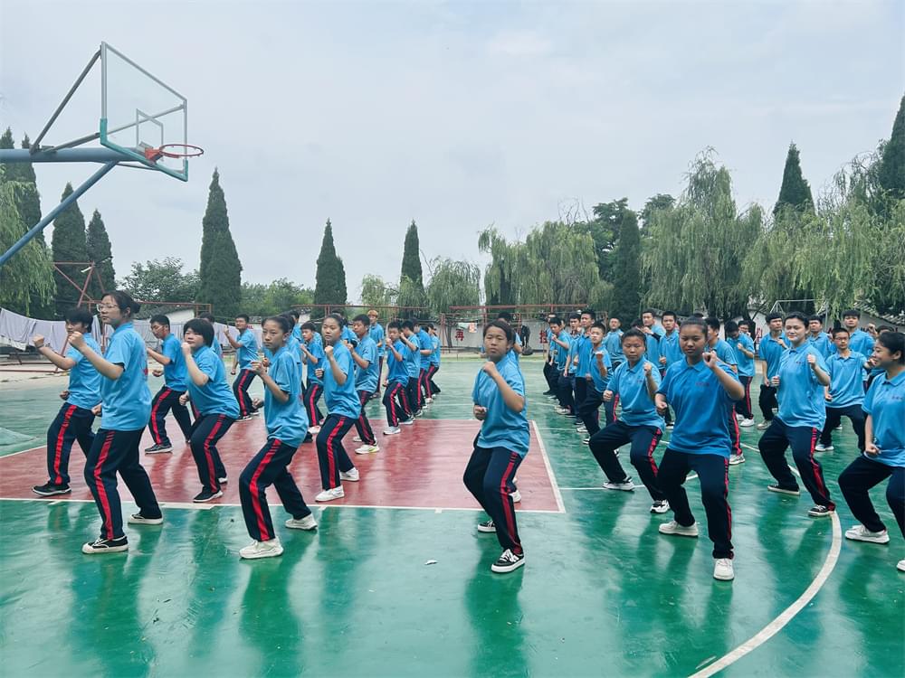 当青春撞上叛逆期：一份让亲子关系破冰的深度指南_www.hnlfjy.com.cn