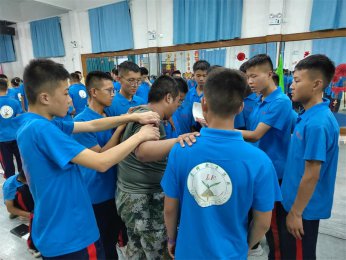 ‌孩子顶嘴不听话？科学沟通3步法，让叛逆期变“成长黄金期”！